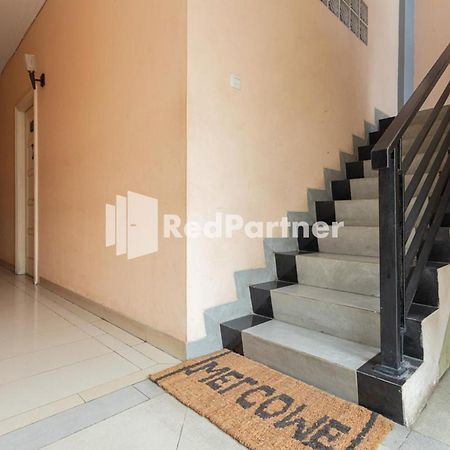Star Hotel Jaksa Mitra Reddoorz Jakarta Luaran gambar
