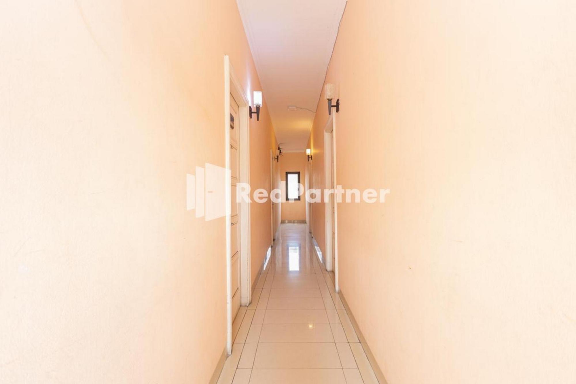 Star Hotel Jaksa Mitra Reddoorz Jakarta Luaran gambar