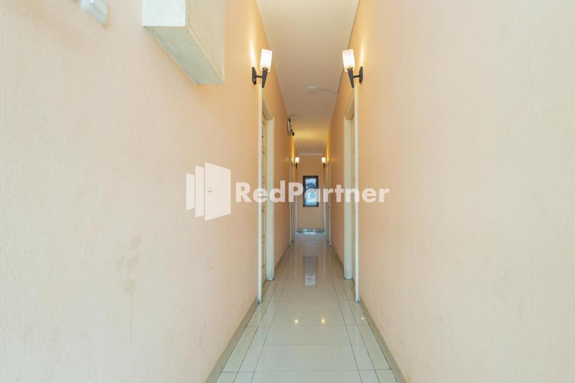 Star Hotel Jaksa Mitra Reddoorz Jakarta Luaran gambar