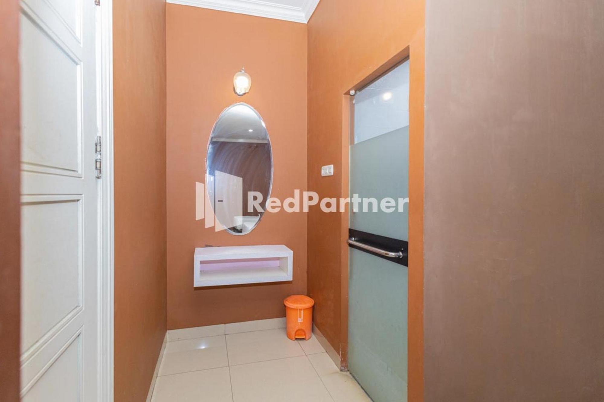 Star Hotel Jaksa Mitra Reddoorz Jakarta Luaran gambar