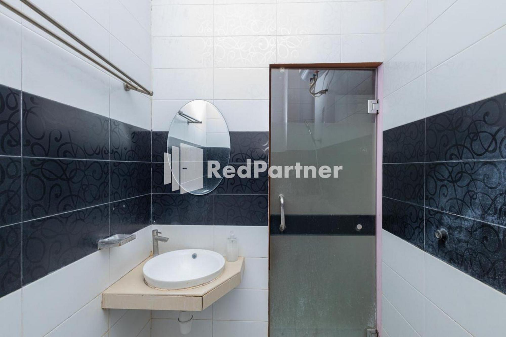 Star Hotel Jaksa Mitra Reddoorz Jakarta Luaran gambar